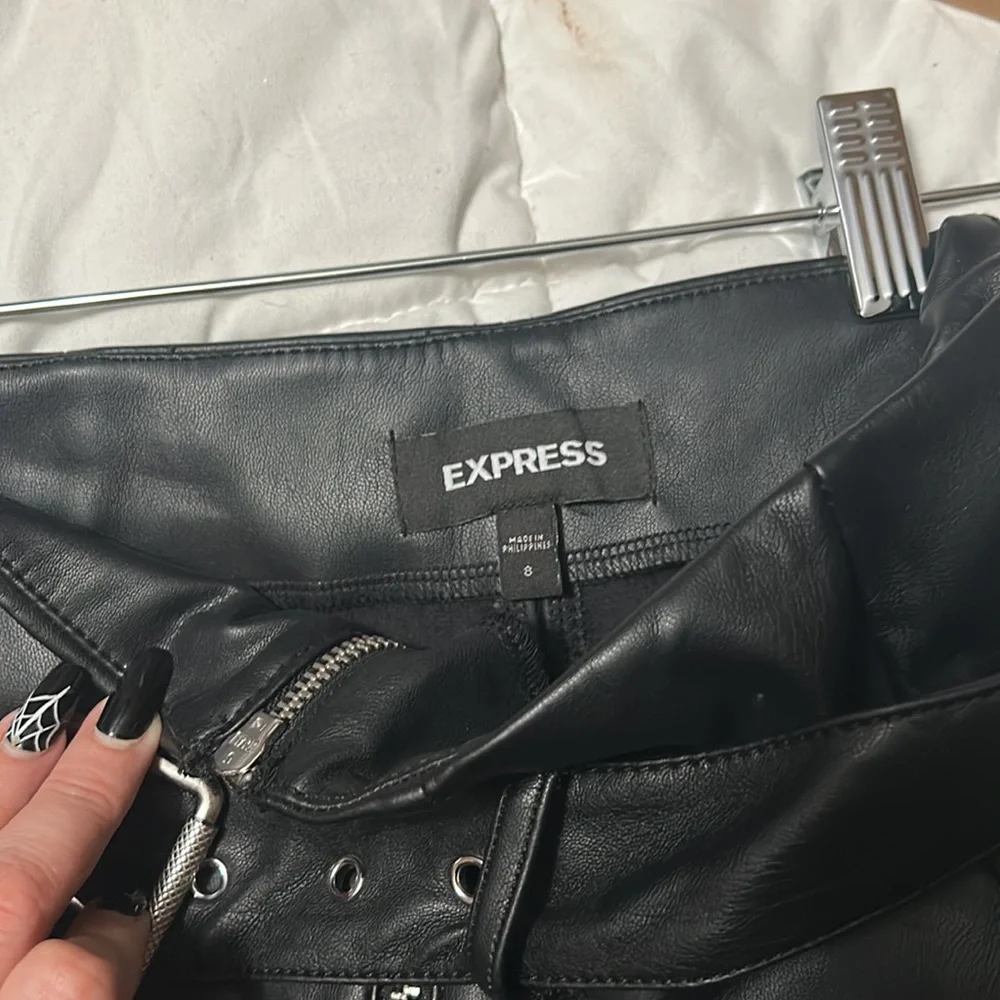 Black leather mini skirt - Express - Picture 2 of 4